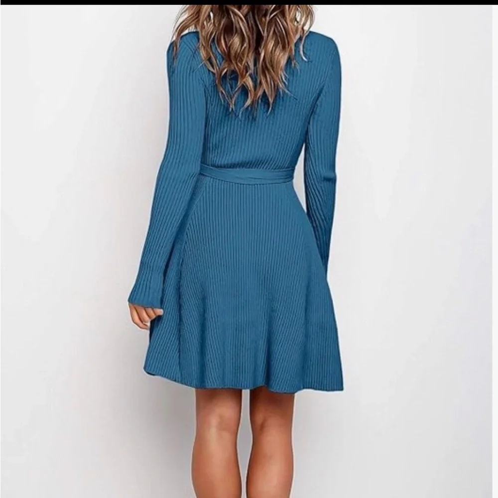 Elegant Blue Knit Dress - Picture 5 of 11